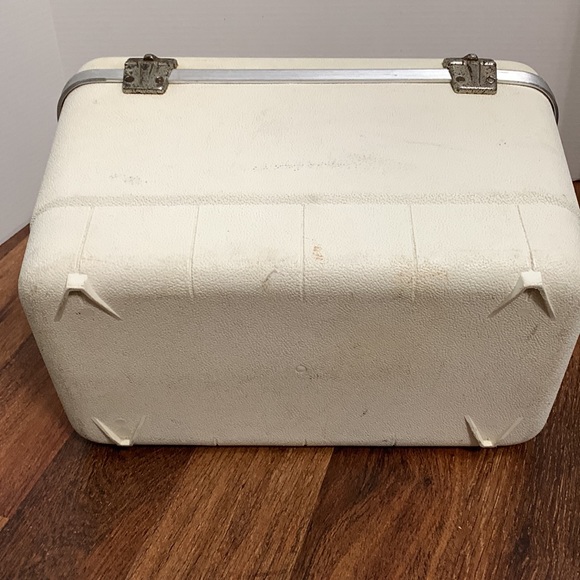 Forcast Bags Vintage Forecast Plastic Train Case W Chrome And